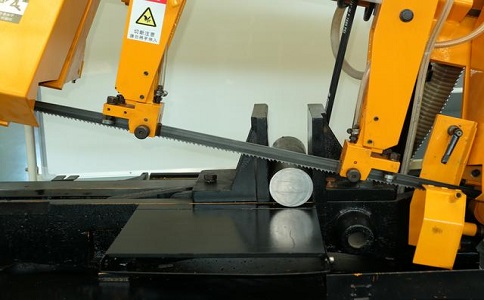 谷城数控带锯床自动送料精度会出现偏差吗？